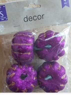 FALL Halloween Glitter Pumpkins Decor. New with Tags. Purple 4pc